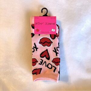 NWT Betsey Johnson 3 Pairs Crew Socks Lips Kisses XO Love Valentines